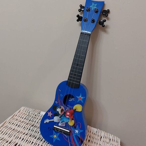 First Act 20' Mickey Mouse Disney Ukulele Guitar - Picture 3 of 8